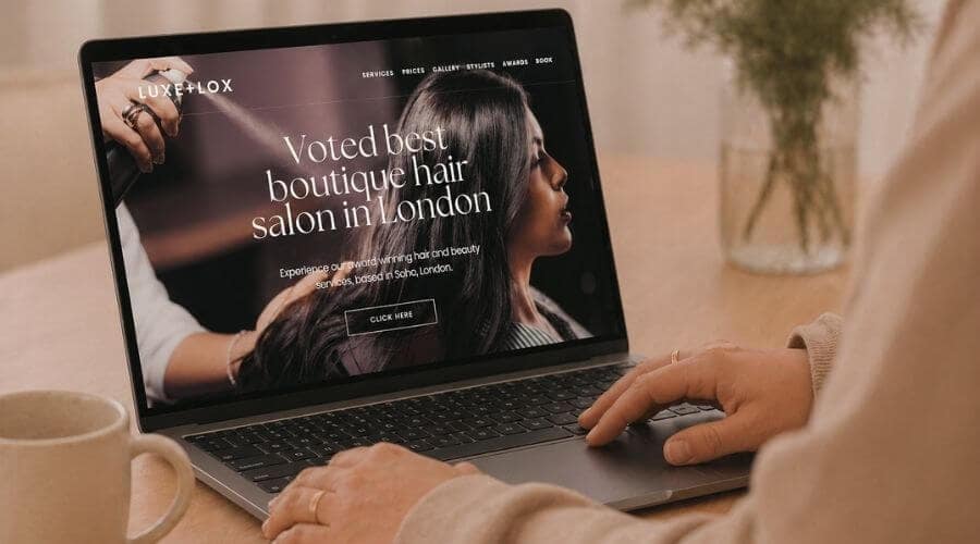 laptop of website with non descriptive link